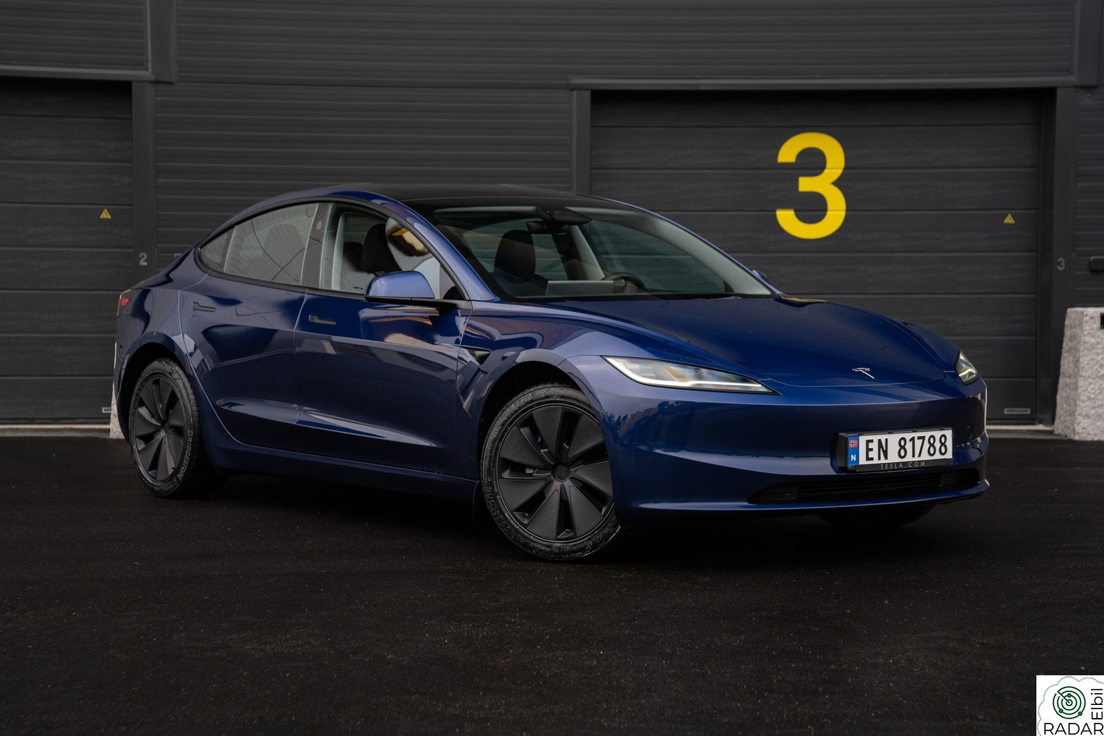 TESLA Model 3 Long Range RWD 320hk