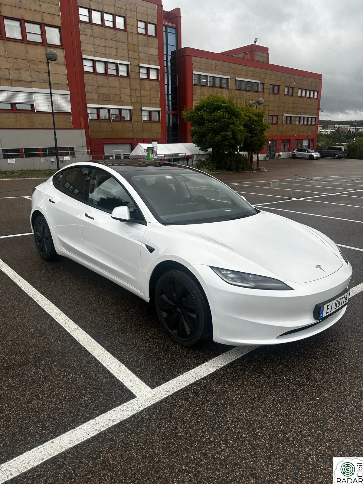 TESLA Model 3 Long Range RWD 320hk