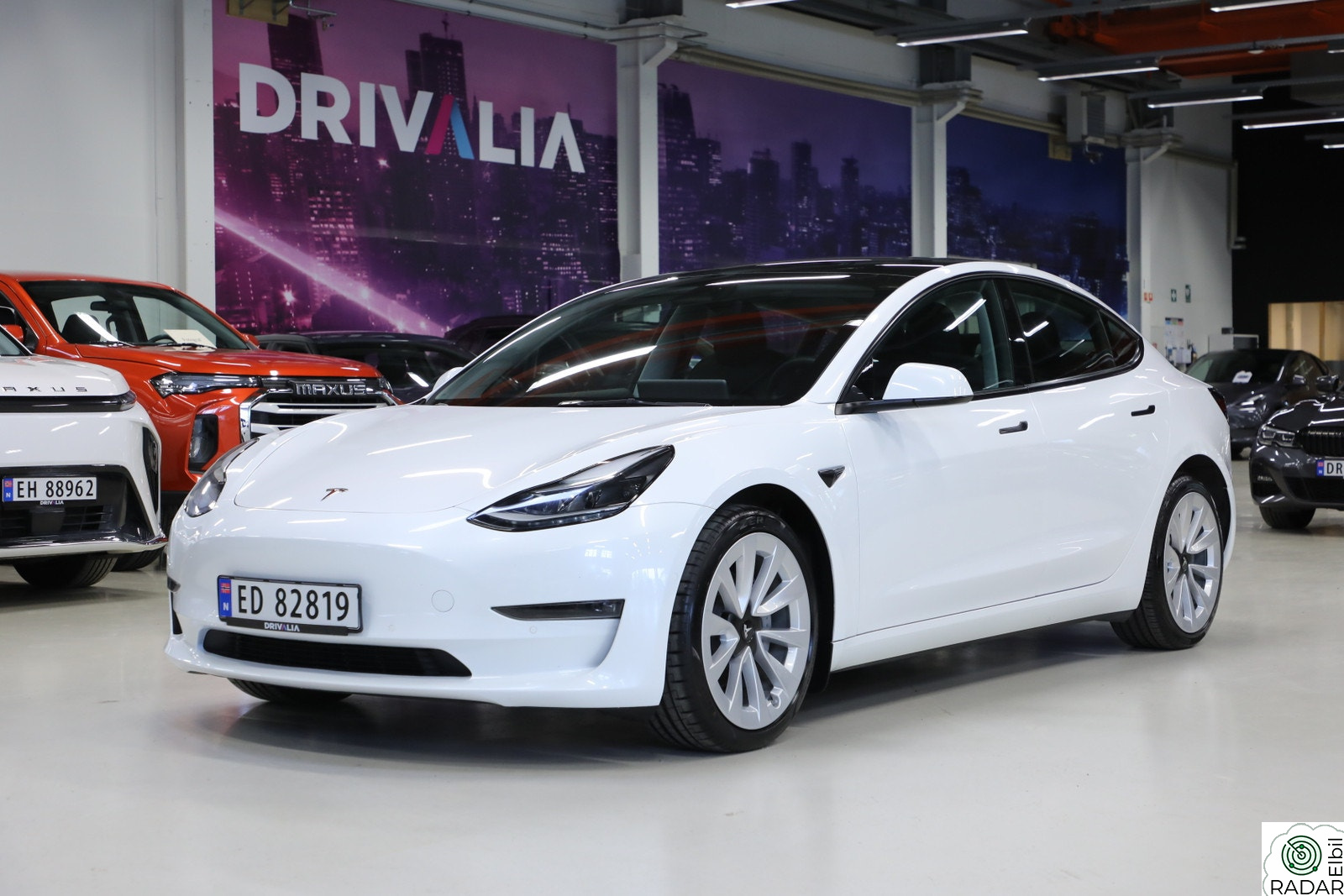 TESLA Model 3 Long Range AWD/Enhanced AP/Skinn/19" sommer/Krok