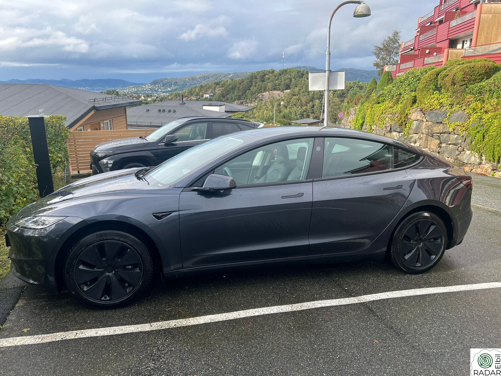 TESLA Model 3 Long Range AWD / S+V / Krok / Allværsmatter