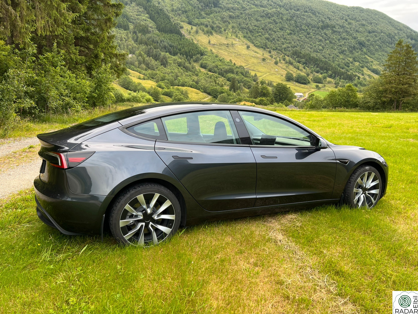 TESLA Model 3 Long Range AWD 629km /Autopilot/HIFI/Skinn/19/Pano