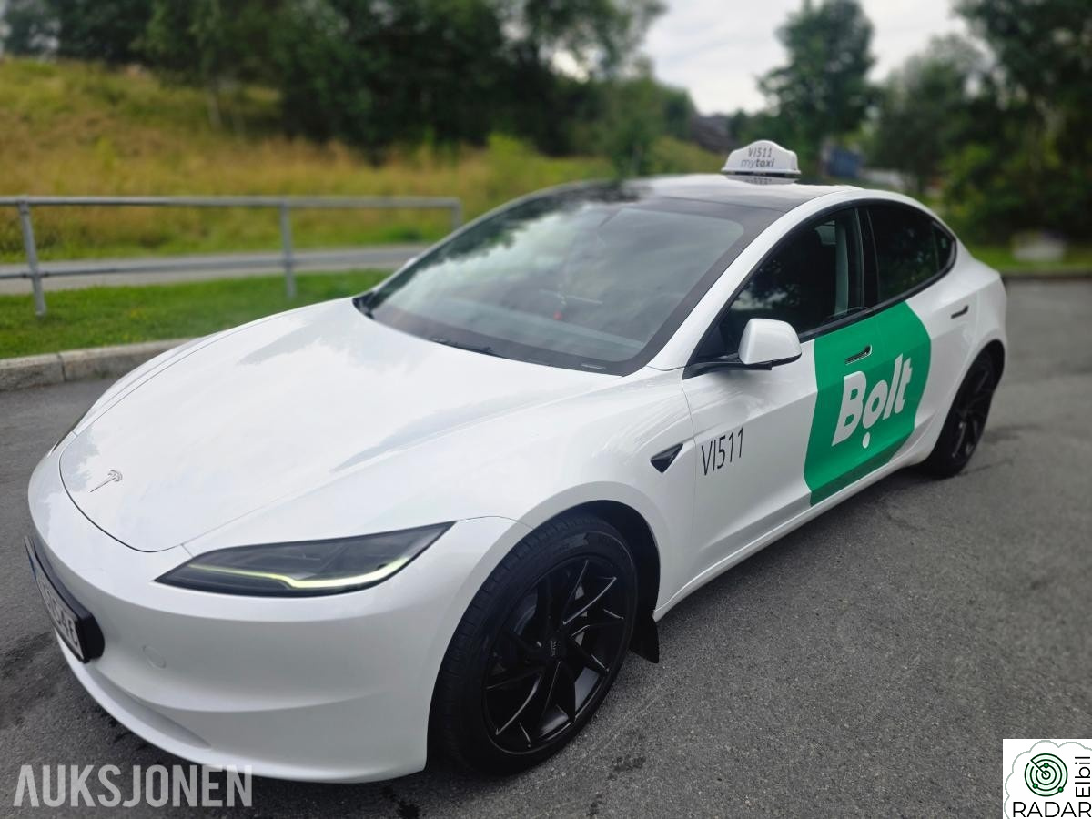 TESLA Model 3 Long Range PREMIUM AWD HIGHLAND taxioppsett varmepumpe