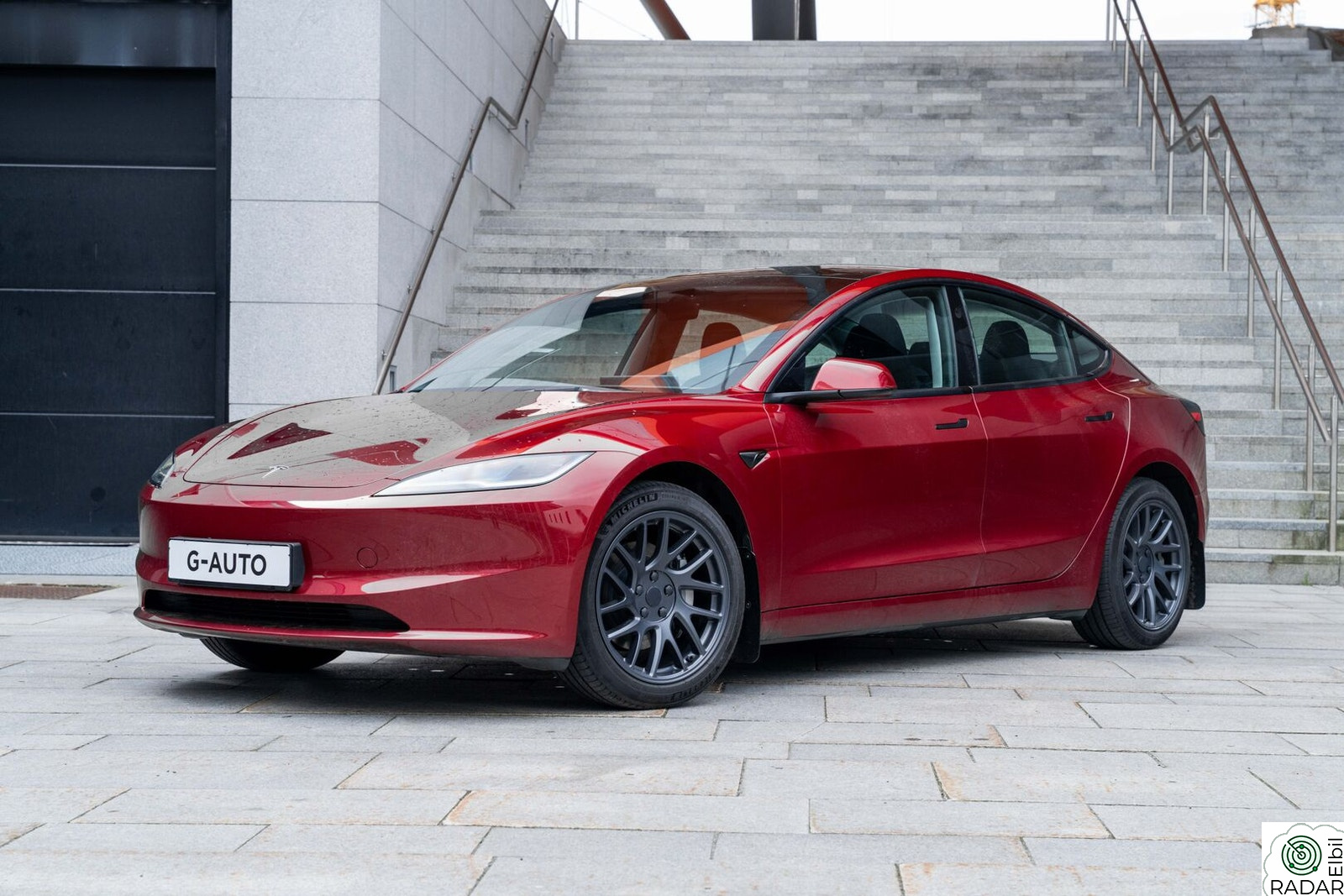 TESLA Model 3 Long Range / Hengerfeste / Autopilot / Highland