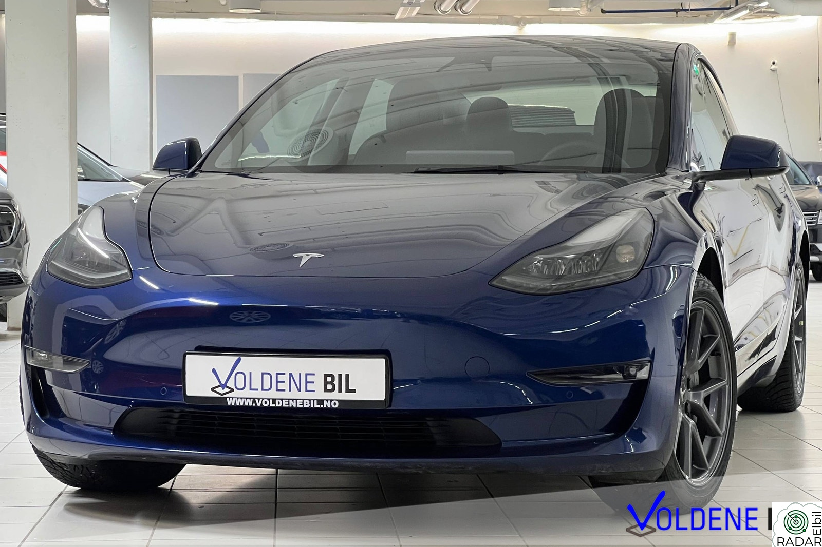 TESLA Model 3 AWD LR // VINTERPAKKE-AP-PREMIUM LYD-SKINN-360-GLASSTAK