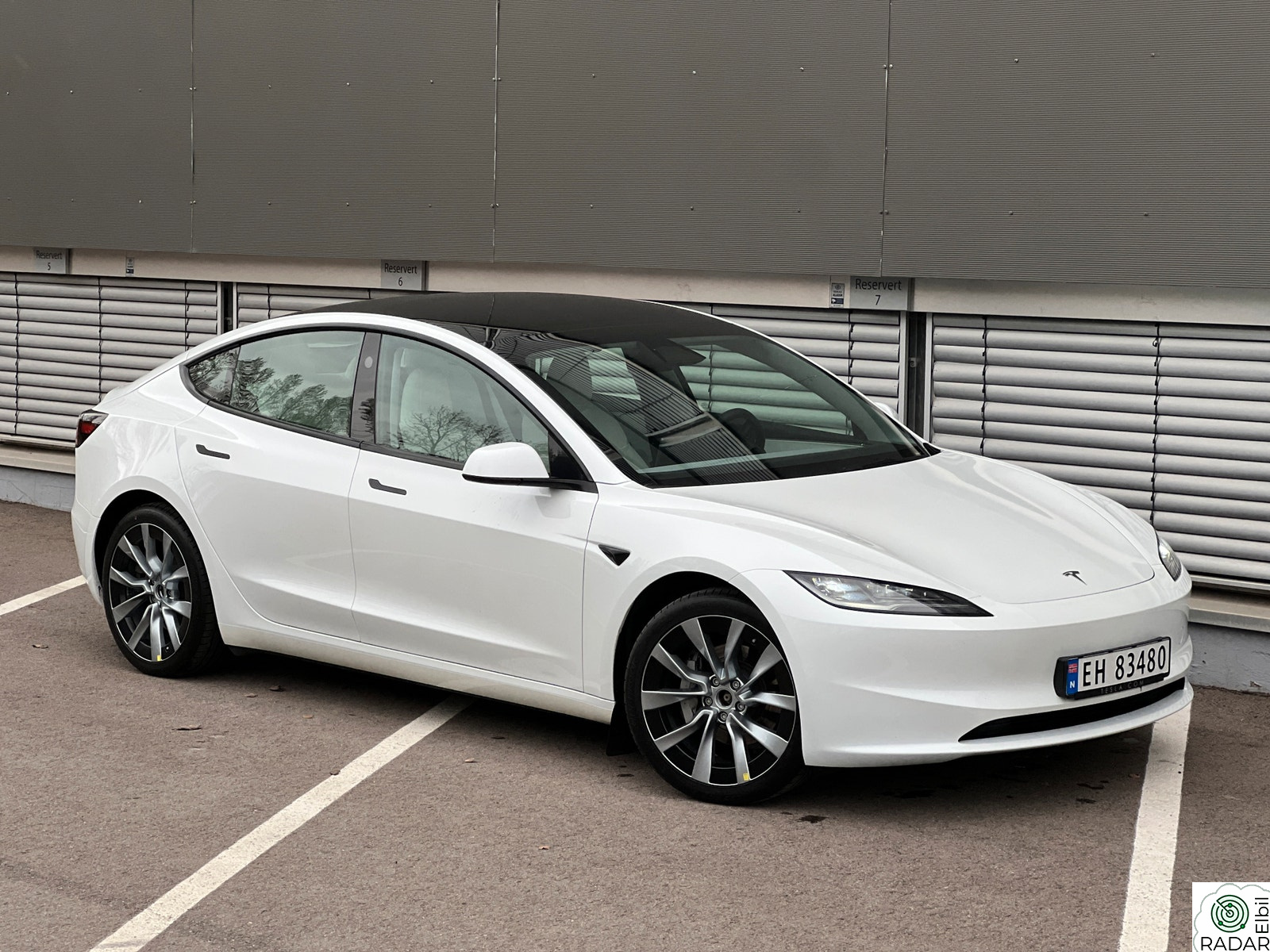 TESLA Model 3 Long Range AWD/Hengerfeste/Nye 19’’ Nova/Vinterdekk!