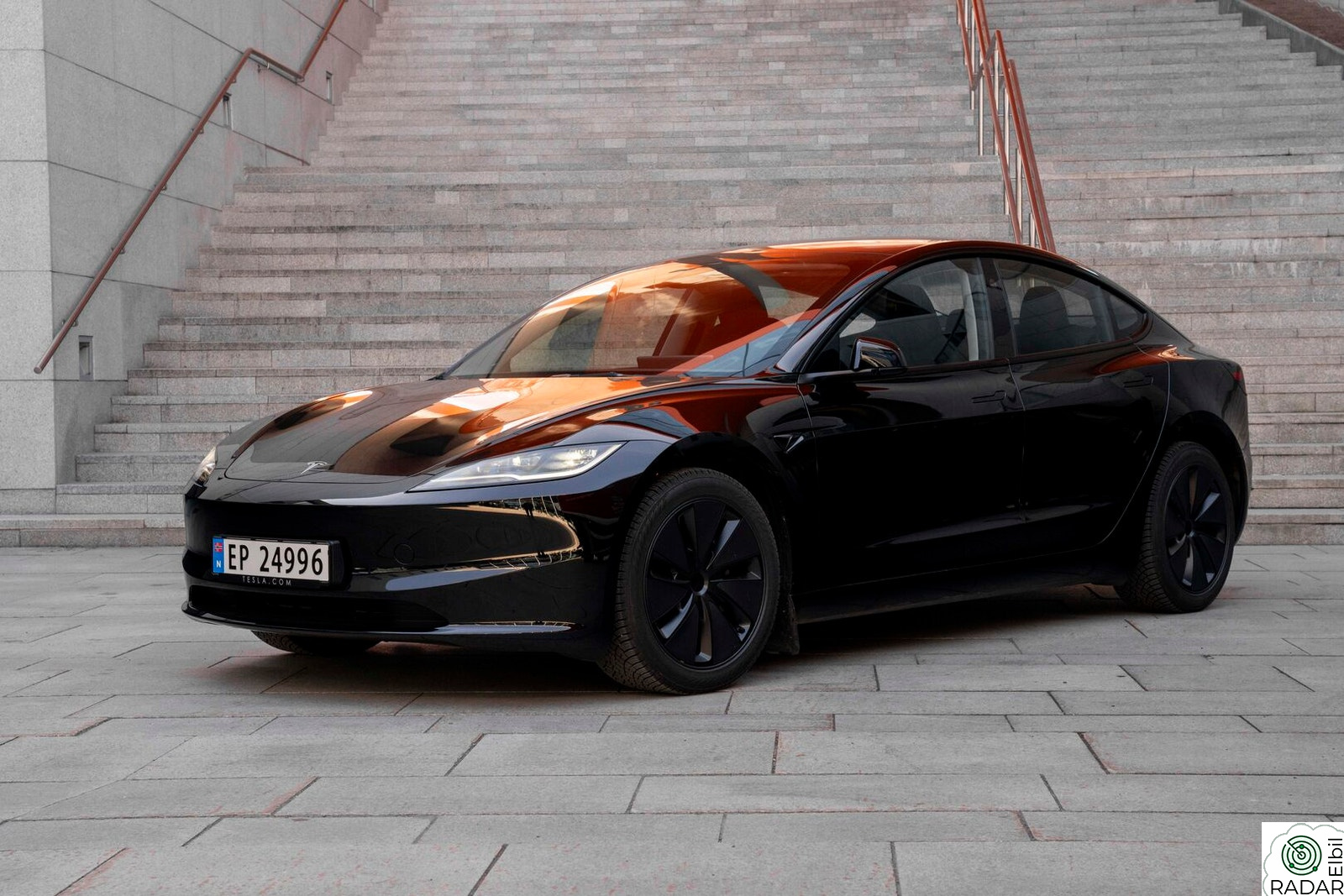 TESLA Model 3 Long Range / 4WD / Hengerfeste / Highland / Premium