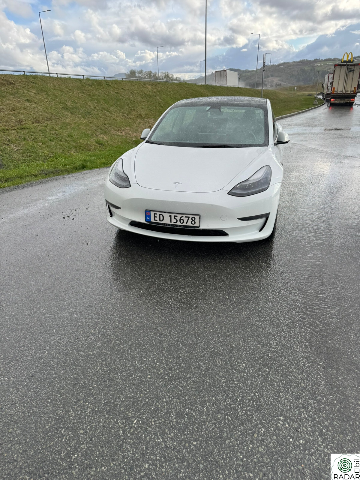 TESLA Model 3 Long Range AWD / 614 km WLT
