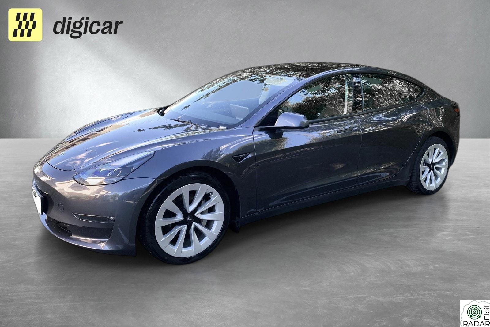 TESLA Model 3 Dual Motor Long Range Autopilot / Premium Connectivity
