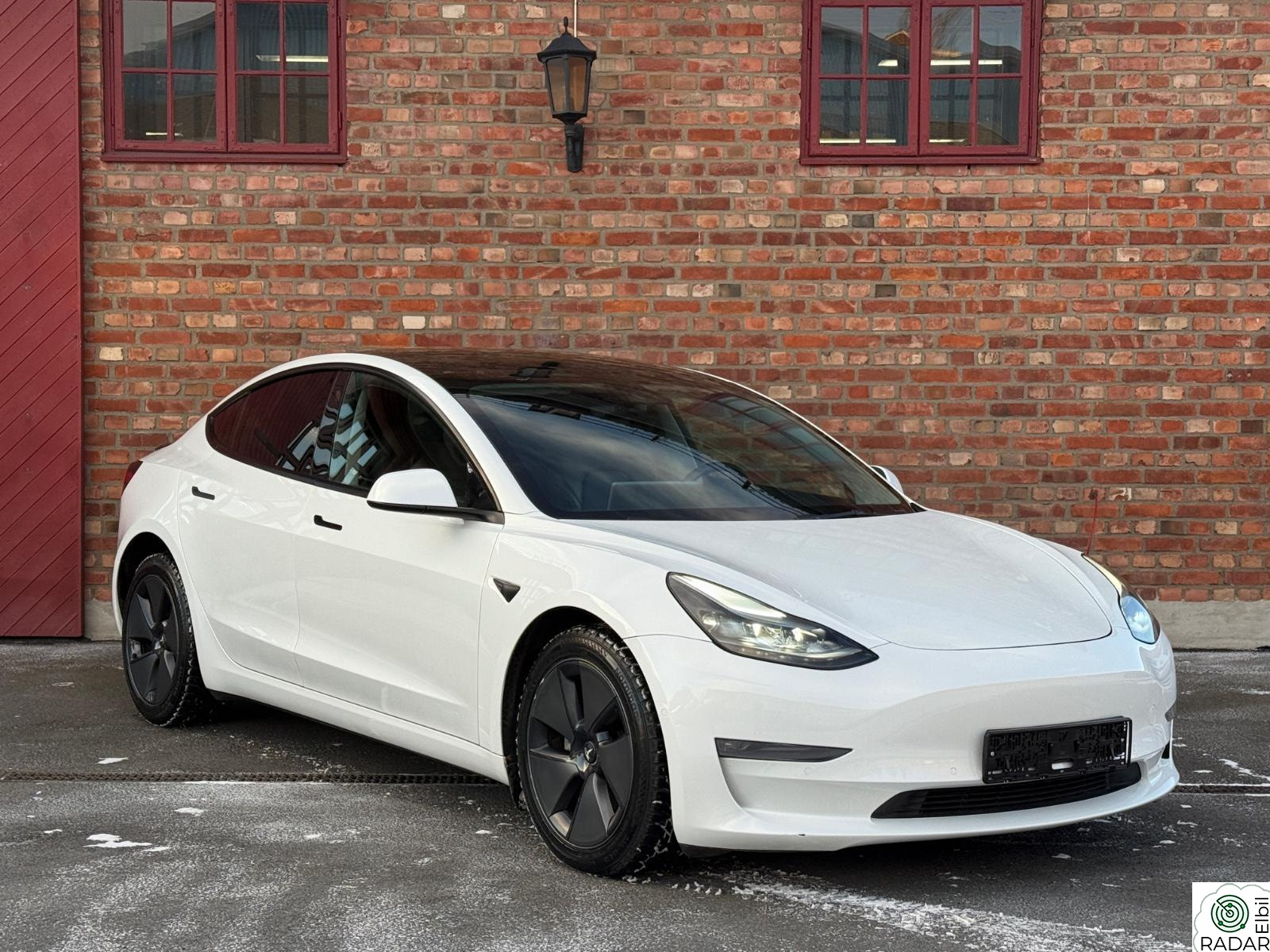TESLA Model 3 LR AWD 614km Facelift, bakluke spoiler, folierte lister