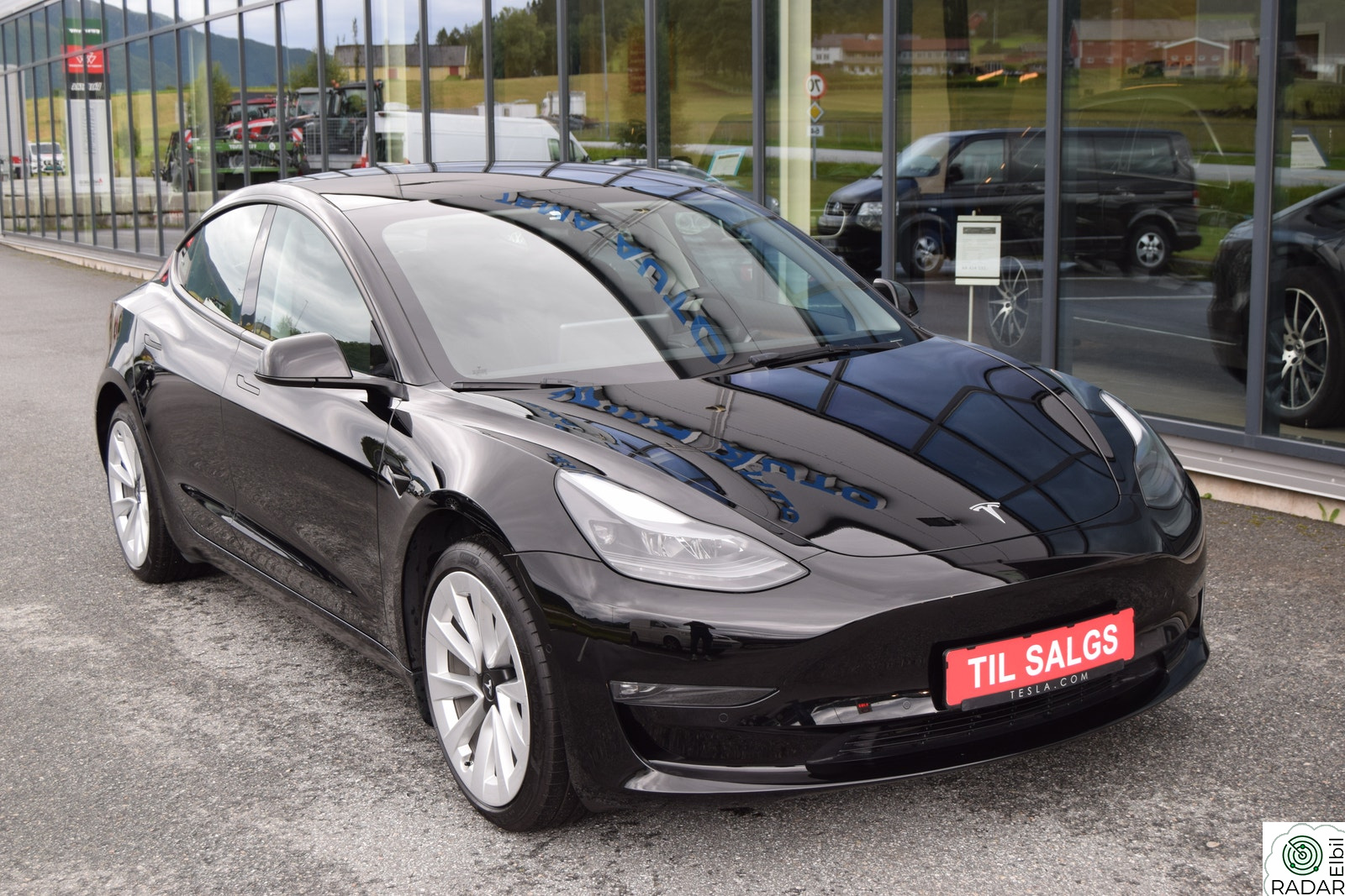 TESLA Model 3 Long Range AWD Premium 1 Eier. Pen bil. Nybil garanti.