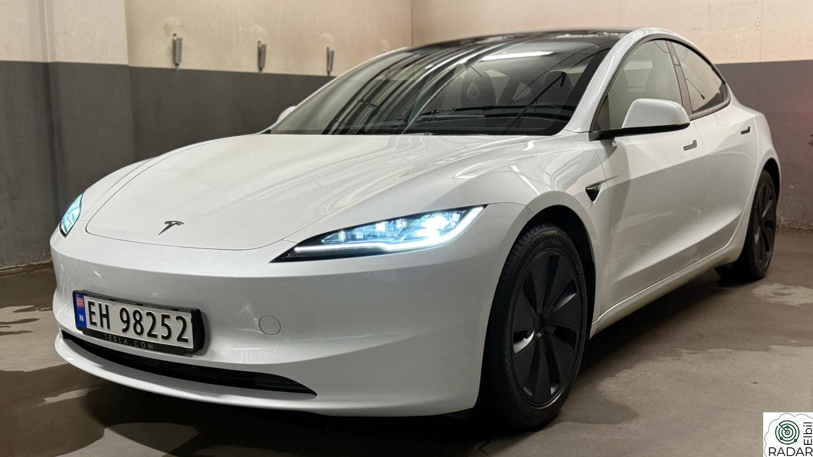 TESLA Model 3 Long Range AWD Highland
