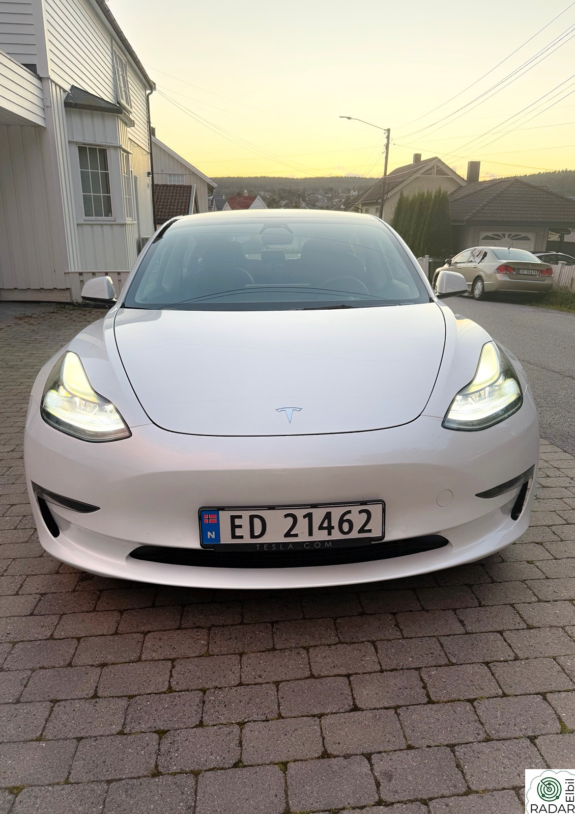 TESLA Model 3 Long Range AWD – Strøken og med garanti til sept 2026