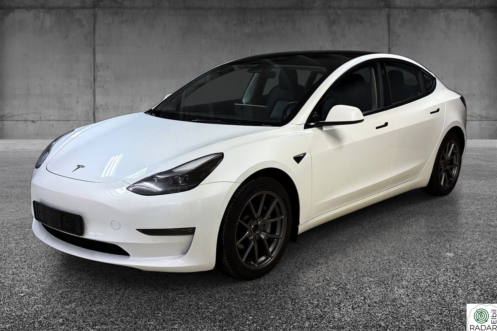 TESLA Model 3 614Km/Long Range/AWD/Pano/Skinn/Navi/R.Kam/Ny-EU