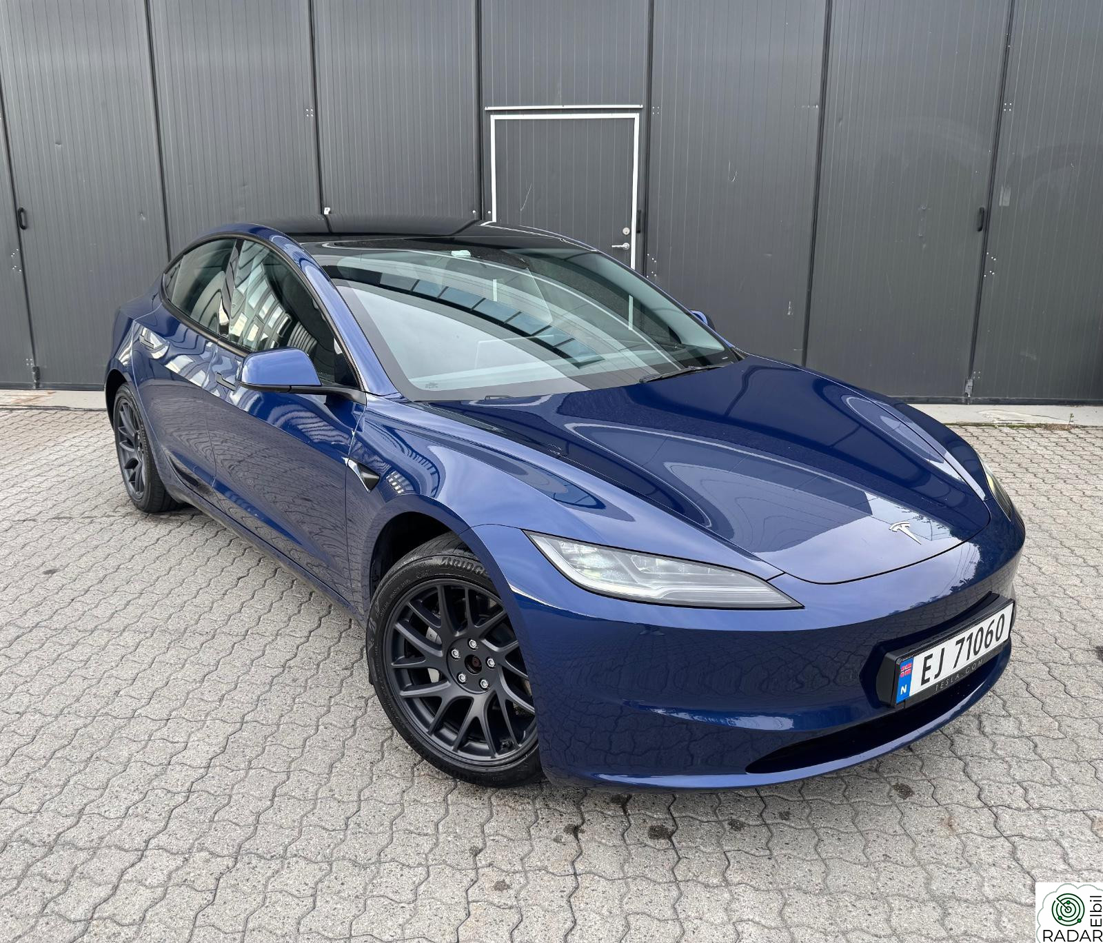 TESLA Model 3 LONG RANGE/4X4/HIGHLAND/KROK/AUTOPILOT/PANO/SKINN+