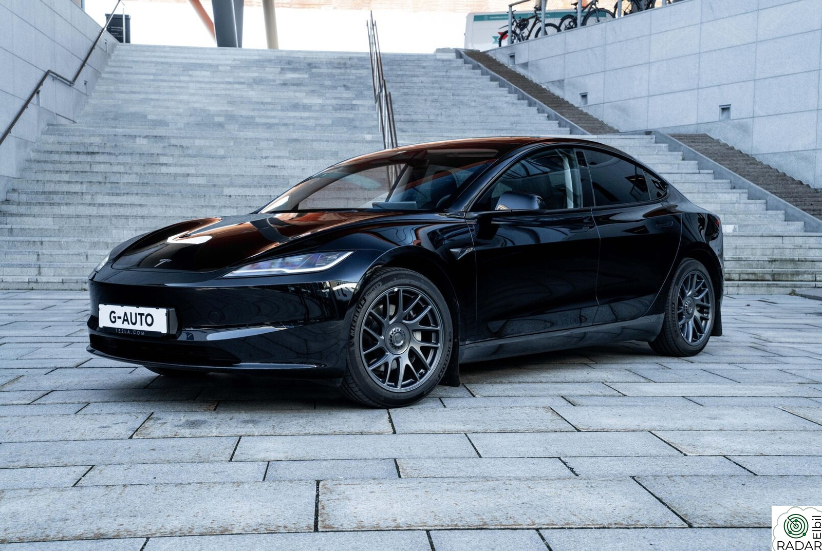 TESLA Model 3 Long Range / Autopilot / S+V / Premium + +