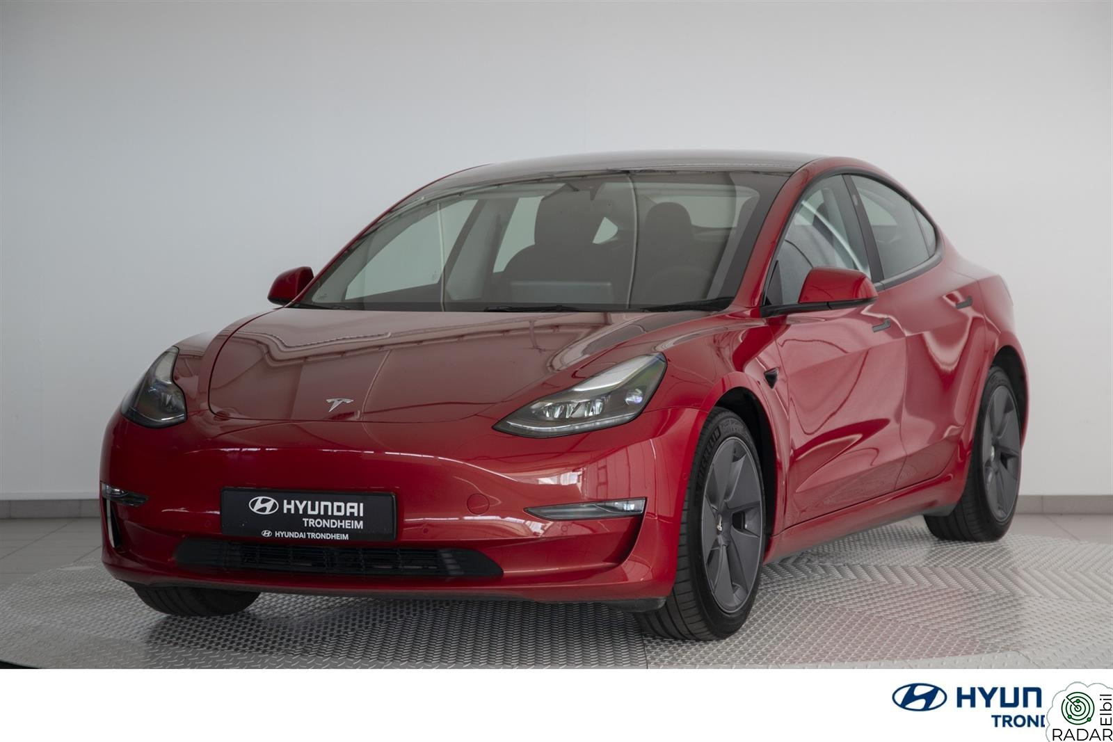 TESLA Model 3 Long Range Premium AWD |Panorama|R.kam|Adaptiv Cruise|N
