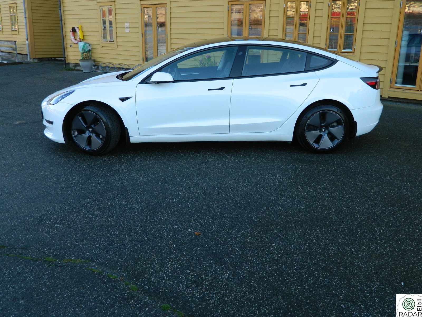 TESLA Model 3 Long Range AWD,602 WLTP km,498 hk,skinn,h-feste,pano