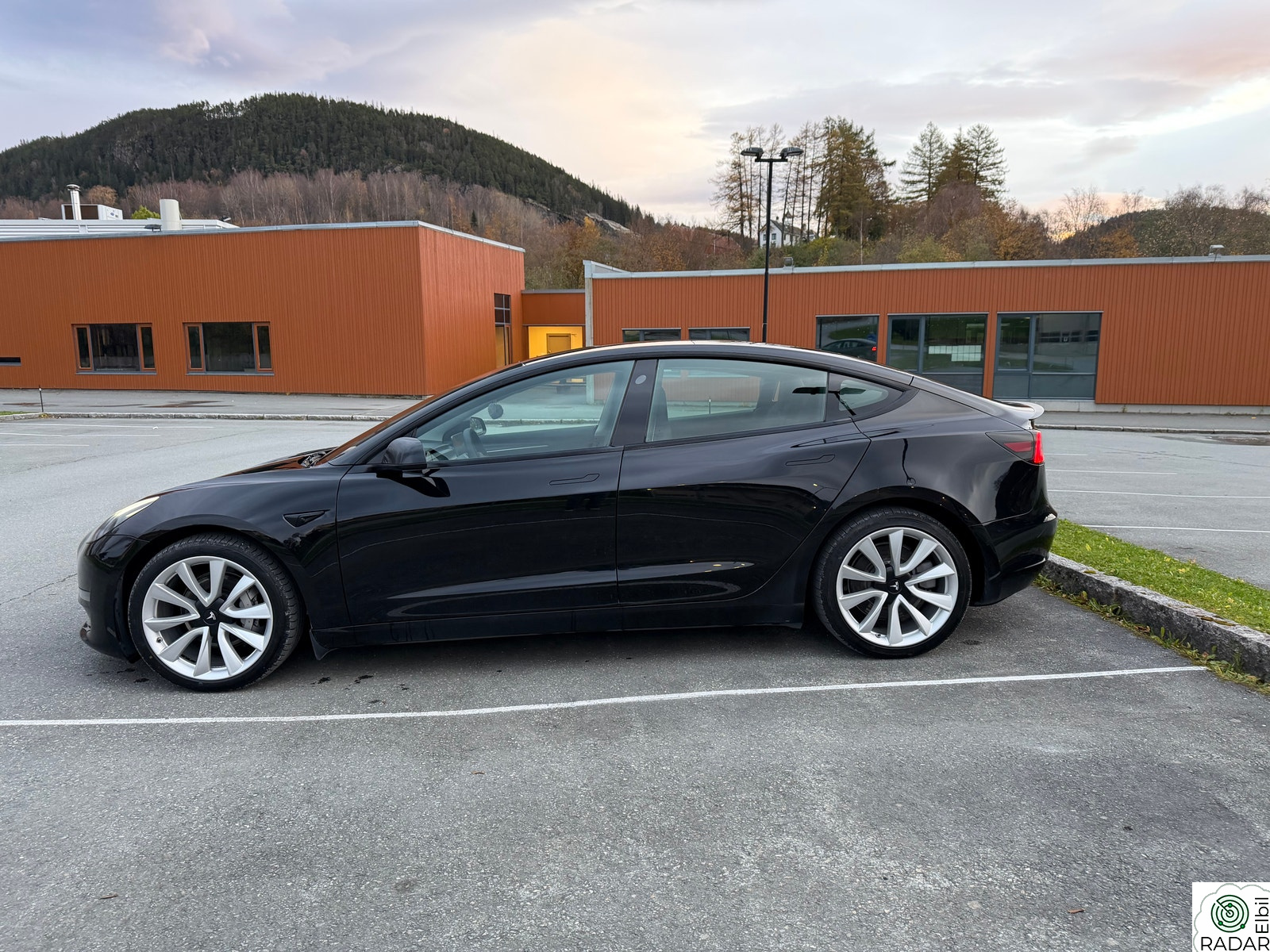 TESLA Model 3 Long Range AWD