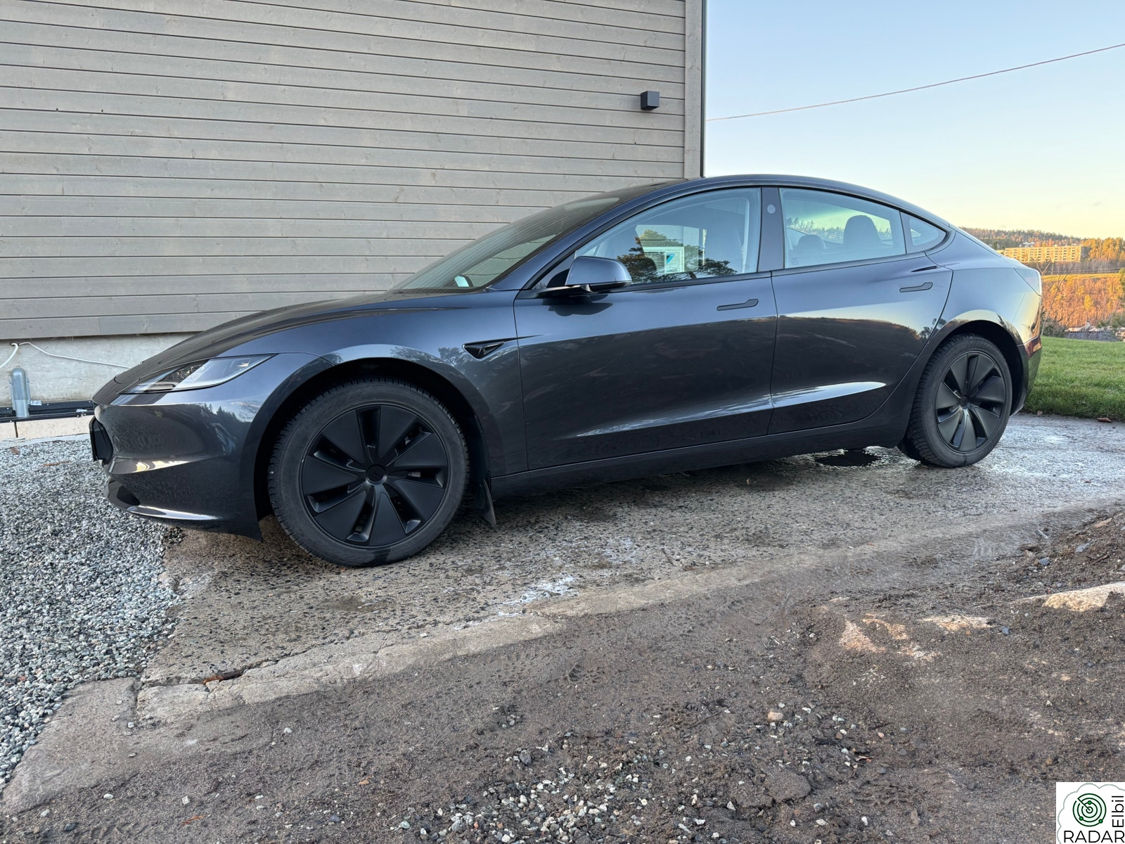 TESLA Model 3 Long Range AWD - Hengerfeste
