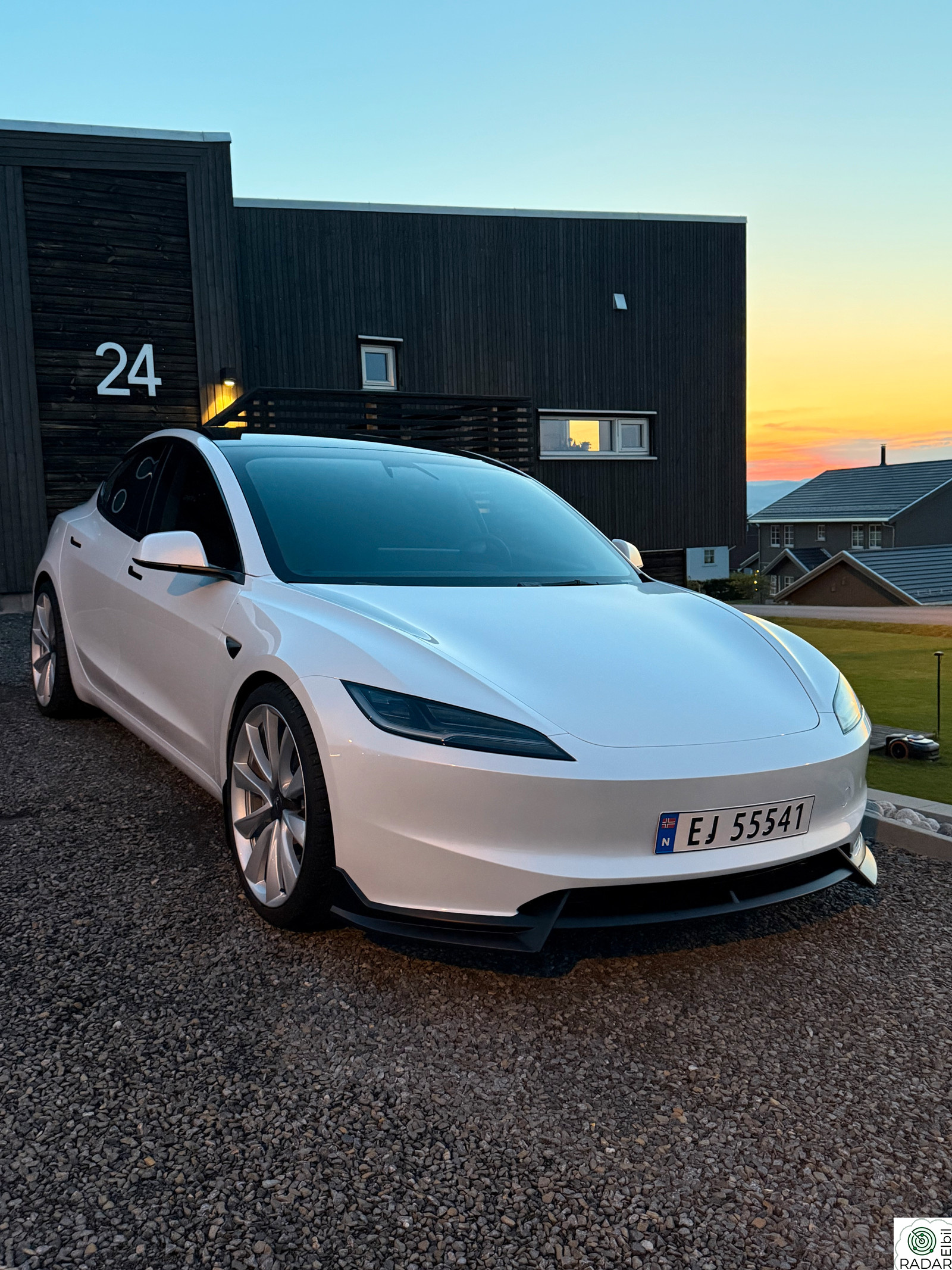 TESLA Model 3 LR AWD, Eibach, Solfilm, Performance hjul!