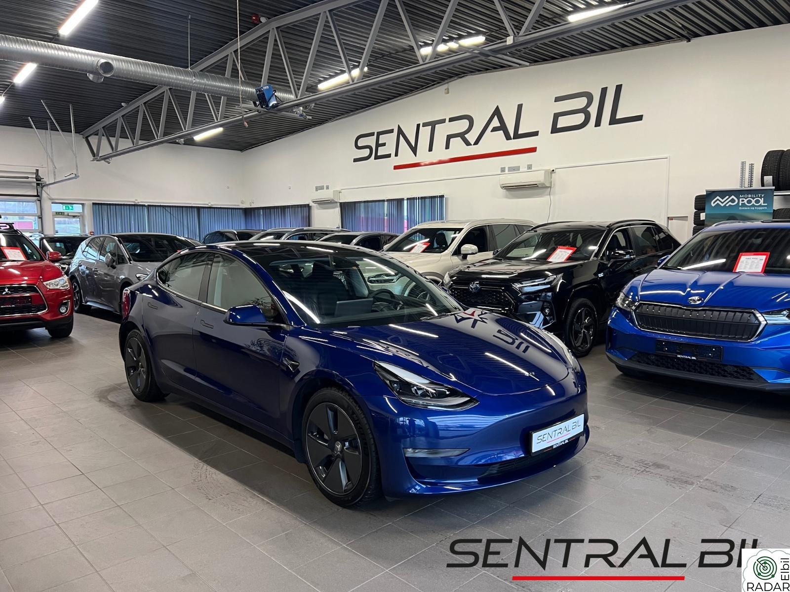 TESLA Model 3 LONG RANGE/4X4/PANORAMA/FACELIFT/1EIER/PREMIUM/V-PUMP++