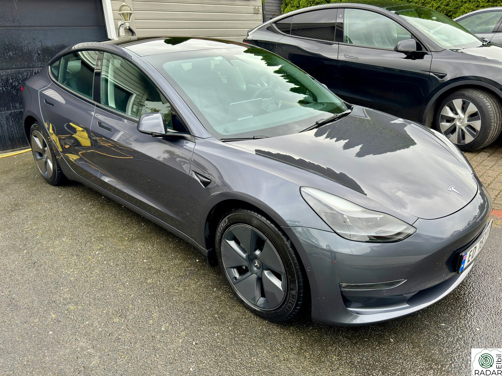 TESLA Model 3 Long Range AWD, NY Frontrute etter steinsprang