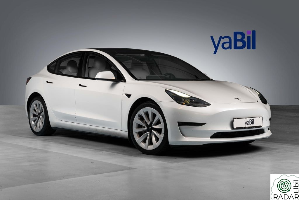 TESLA Model 3 Long Range AWD / 580km / Pano /