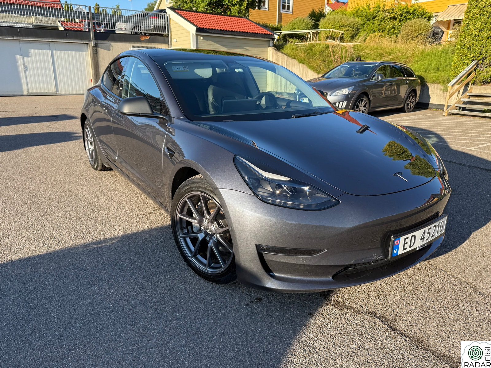 TESLA Model 3 LR 614km (WLTP)/AWD/MCU2/Navi/R.kam/Pano/AP/V.pumpe
