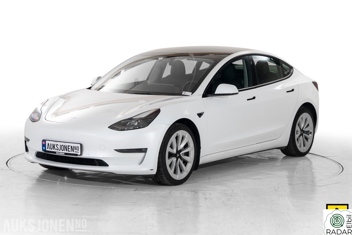 TESLA Model 3 LRDM AWD GARANTI HENGERFESTE PANORAMA