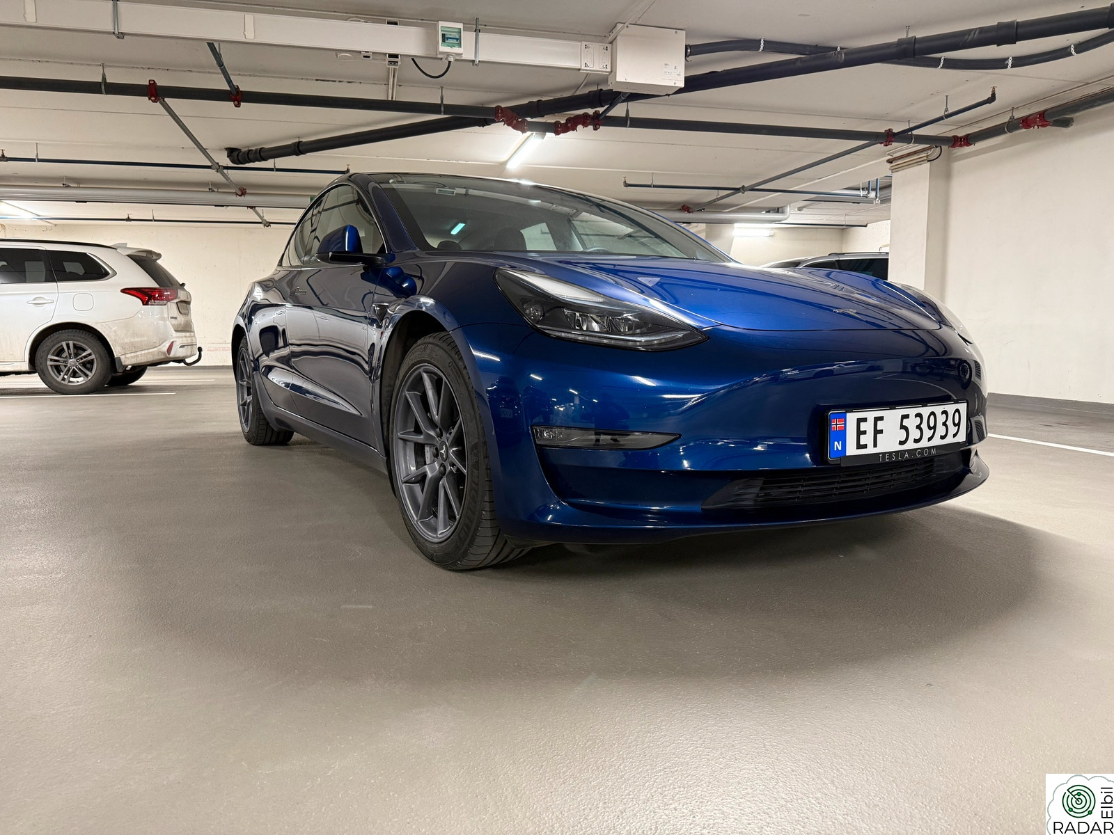 TESLA Model 3 Long Range AWD / Hengerfeste / Premium