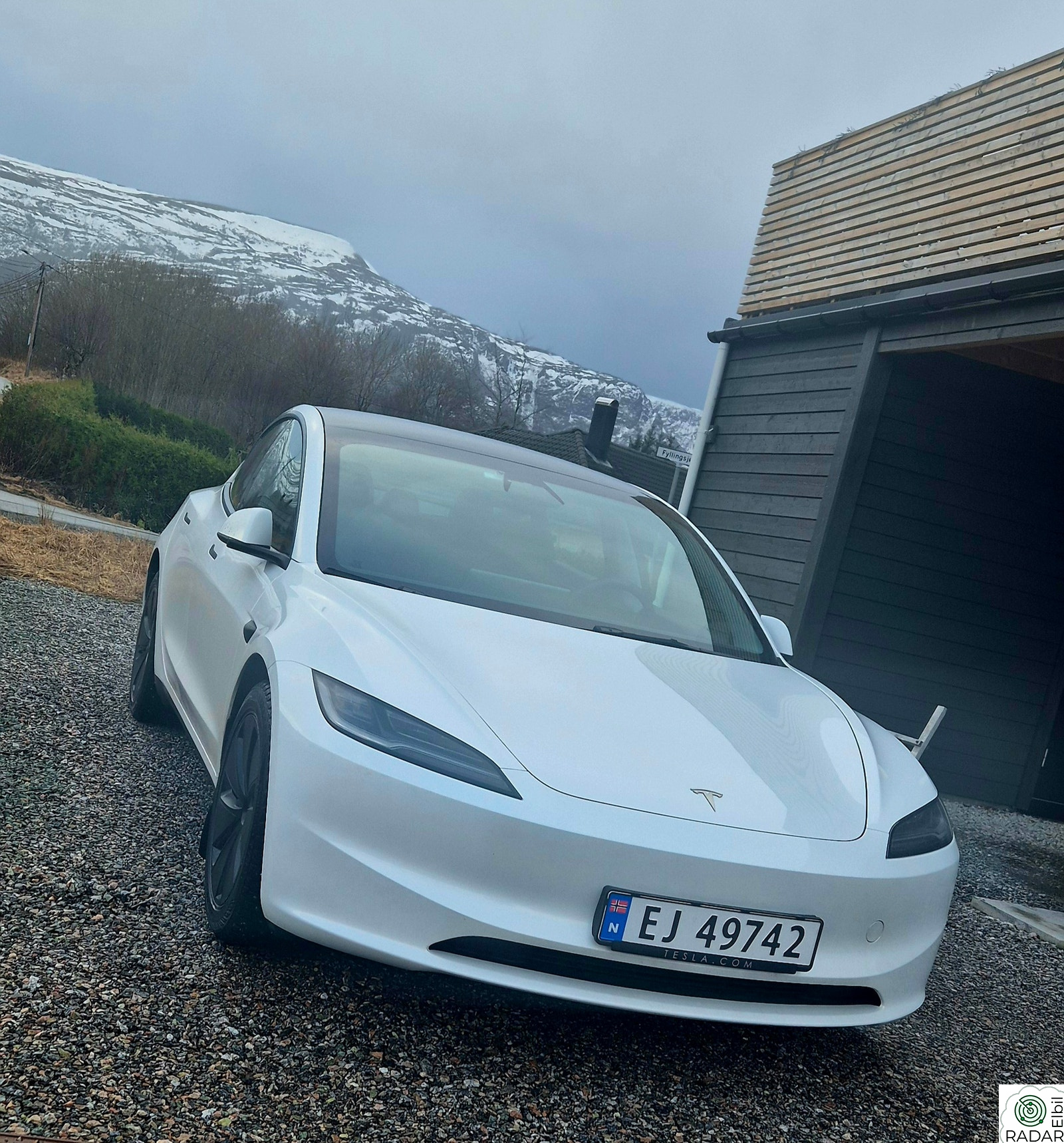 TESLA Model 3 Tesla Model 3 Long Range AWD 2024| Premium lyd | Lav km