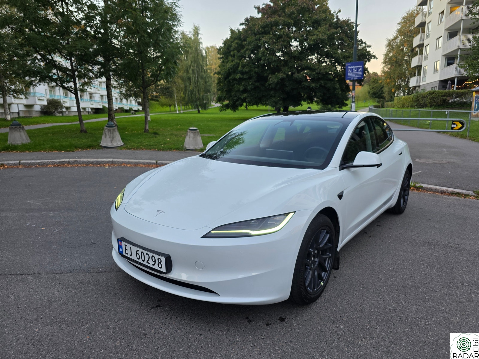 TESLA Model 3 Long Range AWD 629 km | Highland | Autopilot | Navi