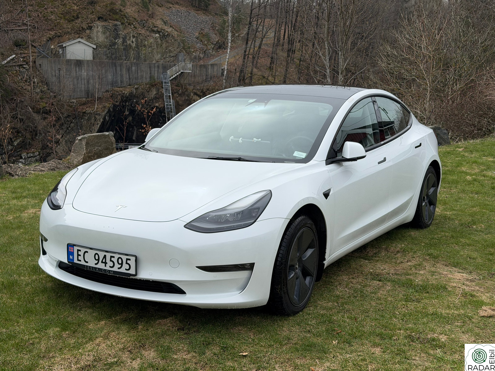 TESLA Model 3 Long Range AWD | H. Feste | Takrails