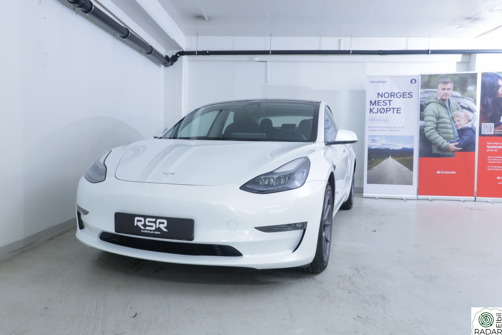 TESLA Model 3 Long Range AWD - 1års nybilgaranti! - laserlys!