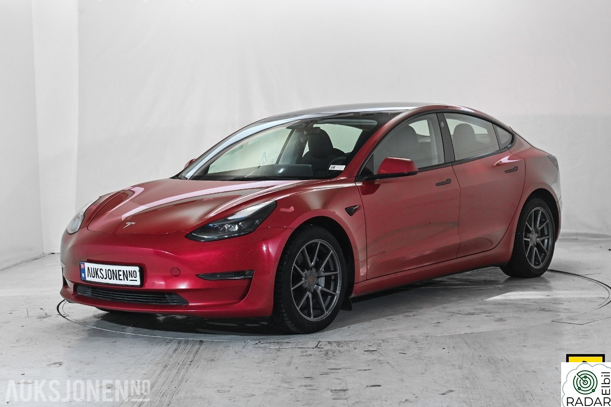 TESLA Model 3 LRDM AWD GARANTI HENGERFESTE PANORAMA
