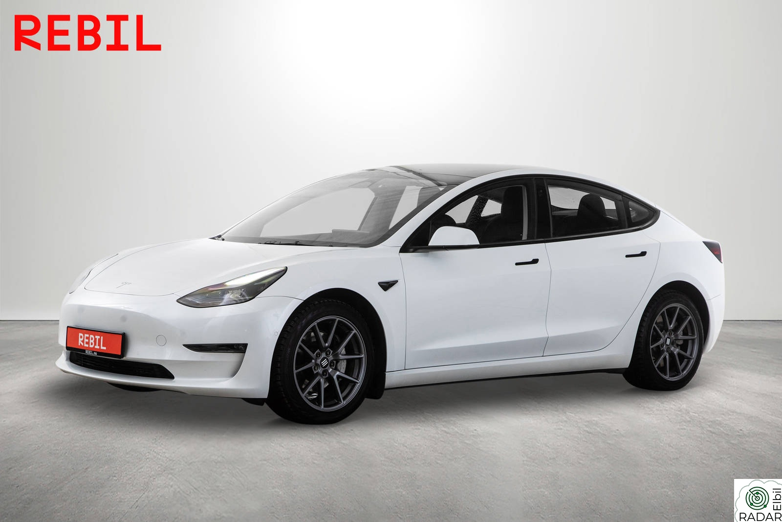 TESLA Model 3 602km(WLTP)/LR/AWD/Ryzen/Navi/R.kam/Pano/AP/V.pumpe