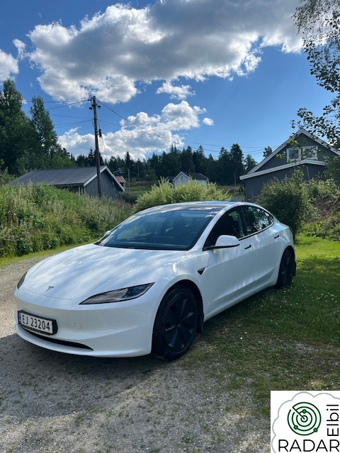 TESLA Model 3 Long Range AWD, HIGHLAND, Hengerfeste.