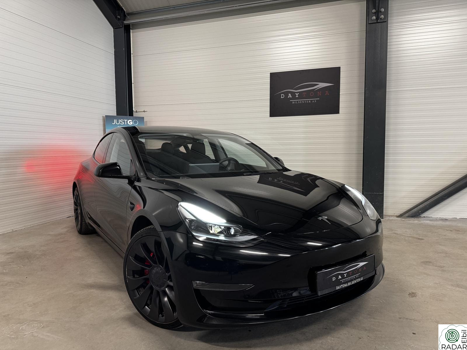 TESLA Model 3 PERFORMANCE AWD 534hk/ AMD Ryzen/ V.Pumpe/ 20" + 20"