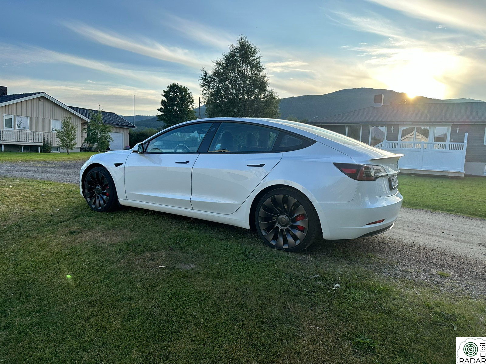 TESLA Model 3 Performance AWD | AMD RYZEN  | Sommer + Vinter