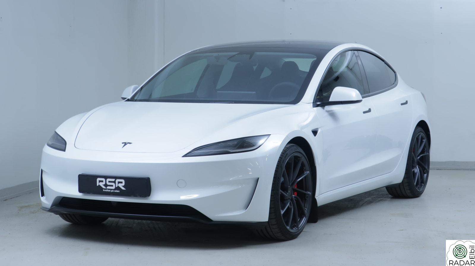 TESLA Model 3 Performance AWD- 2026- 19" Nokian piggdekk - innbytte