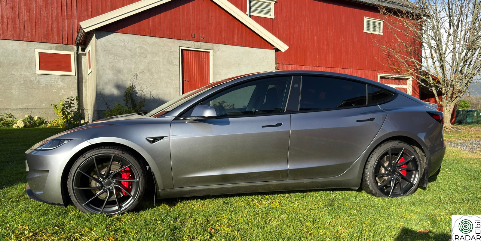 TESLA Model 3 Performance med mye utstyr