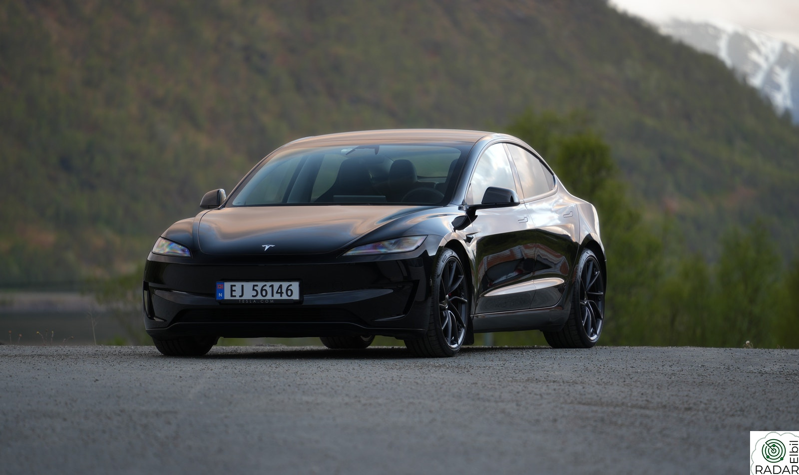 TESLA Model 3 Performance AWD,  2 set 20″ Warp-felger.