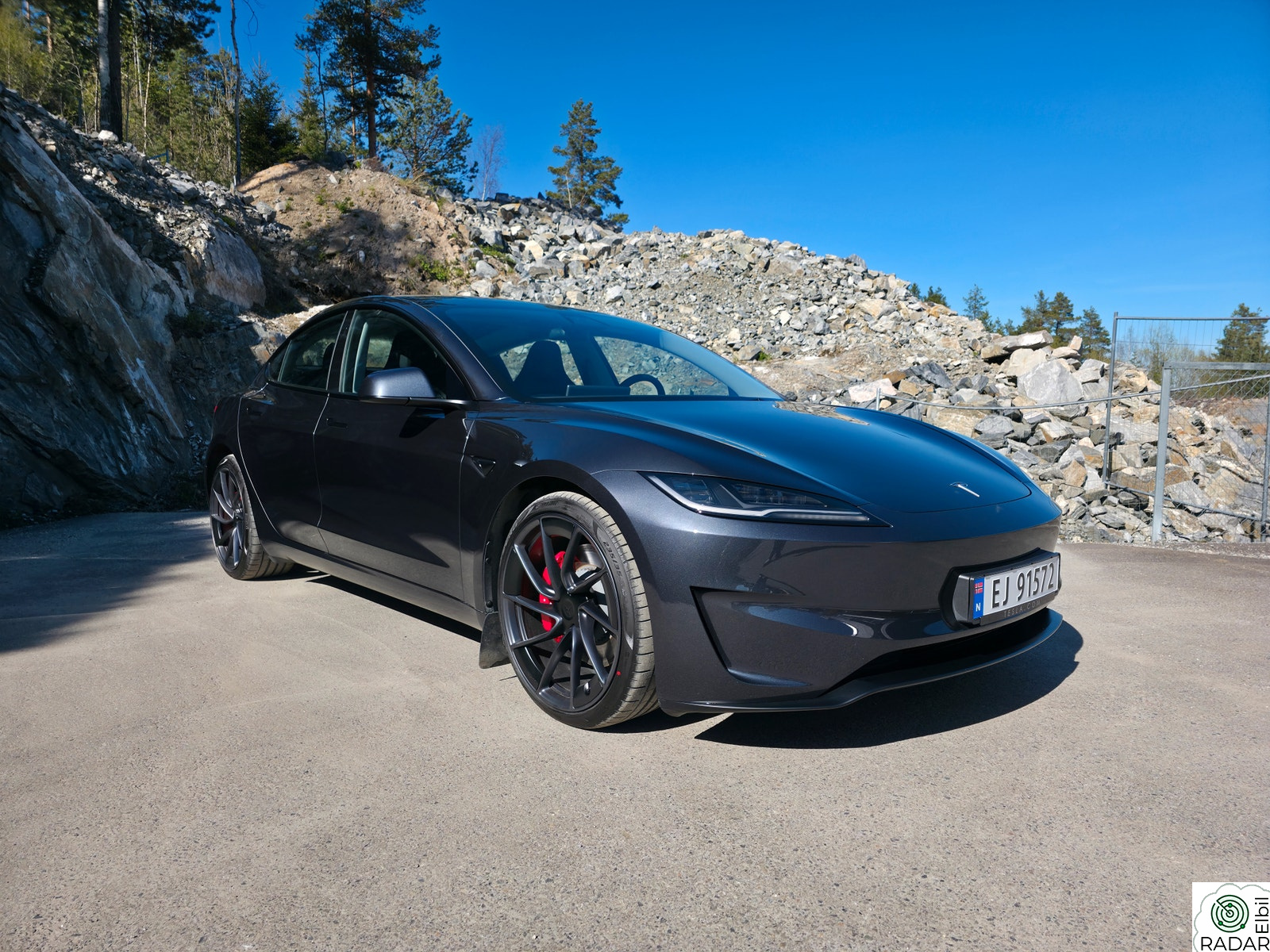 TESLA Model 3 Performance AWD, Stealth Grey, Karbon, AP, 20" S+V