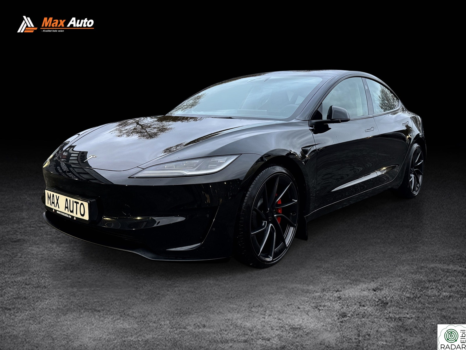 TESLA Model 3 PERFORMANCE AWD 627 HK SKINN KAMERA AUTOPILOT