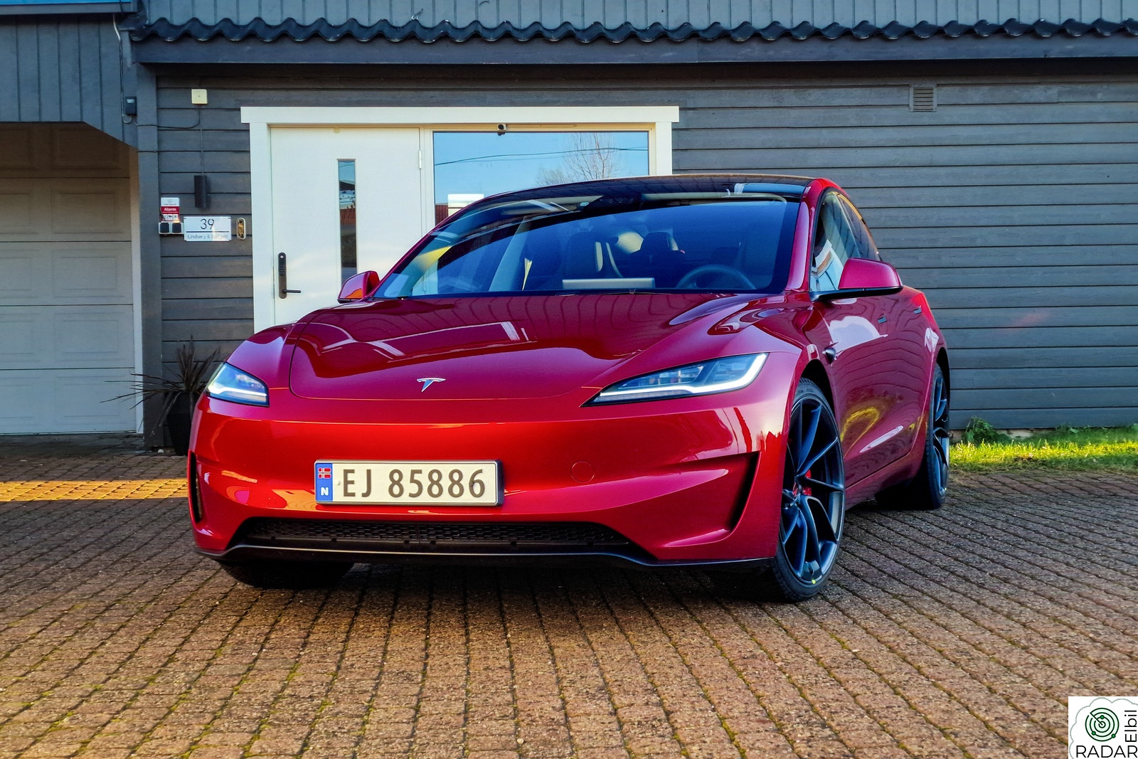 TESLA Model 3 Performance/AWD/Autopilot/MatrixLED/2x20"/ISOFIX/