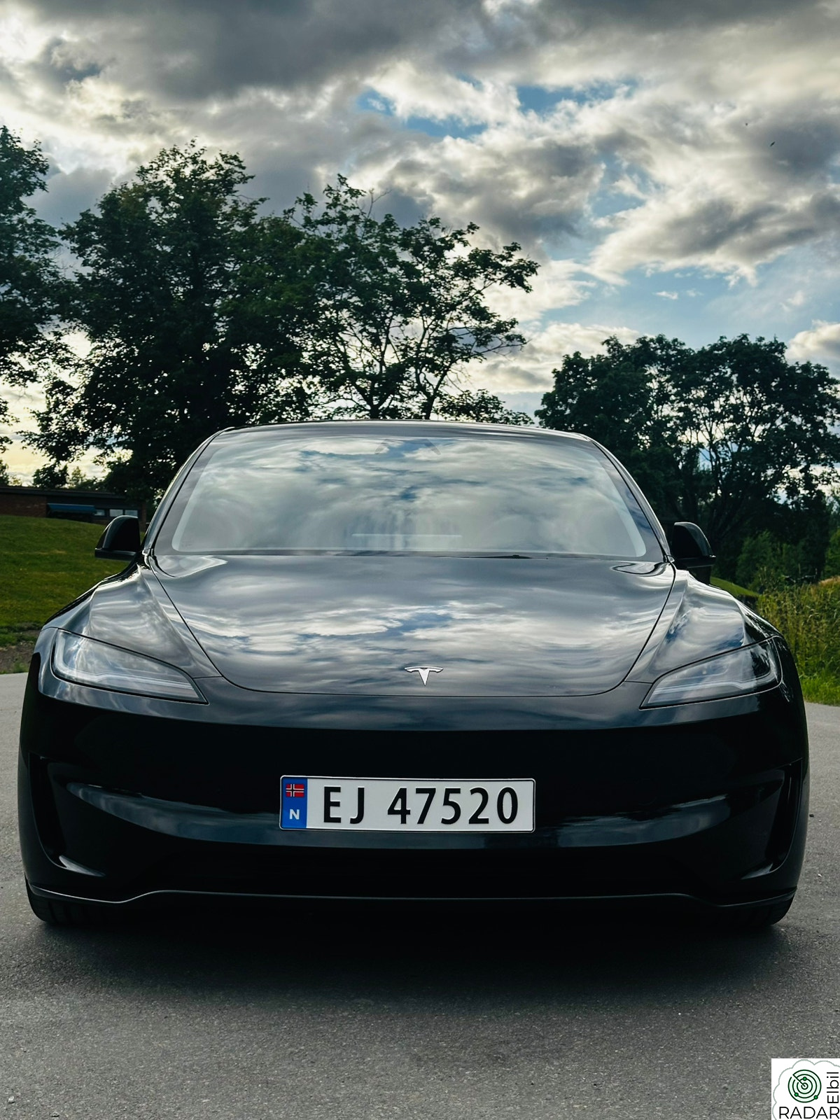 TESLA Model 3 TM3 performance| Meget påkostet Unik fargekombinasjon