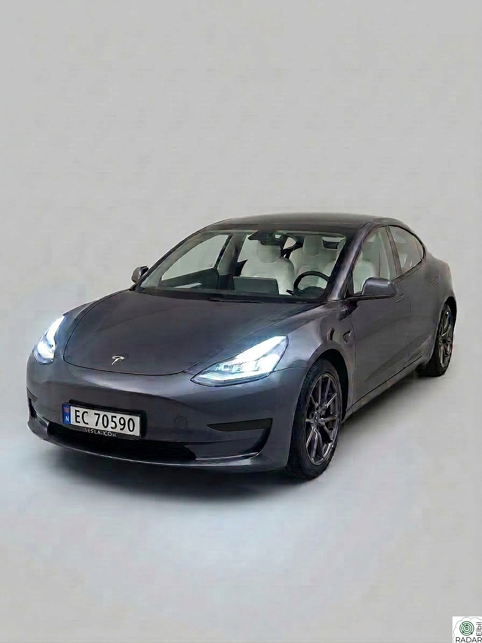 TESLA Model 3 RWD/Hvitt interiør /Full varmepakke m/Ratt/ Nye dekk!