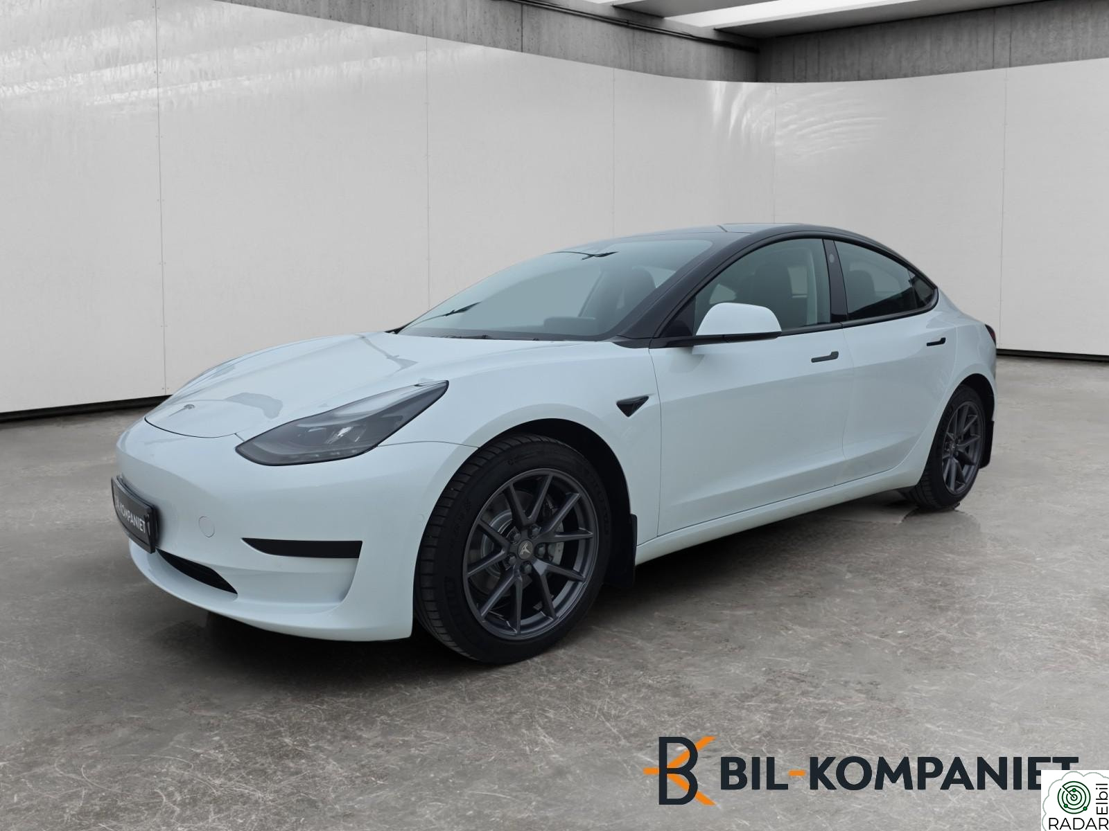 TESLA Model 3 SR + RWD | Skinn | Panorama | EU 05/27 | Krok | 1 eier