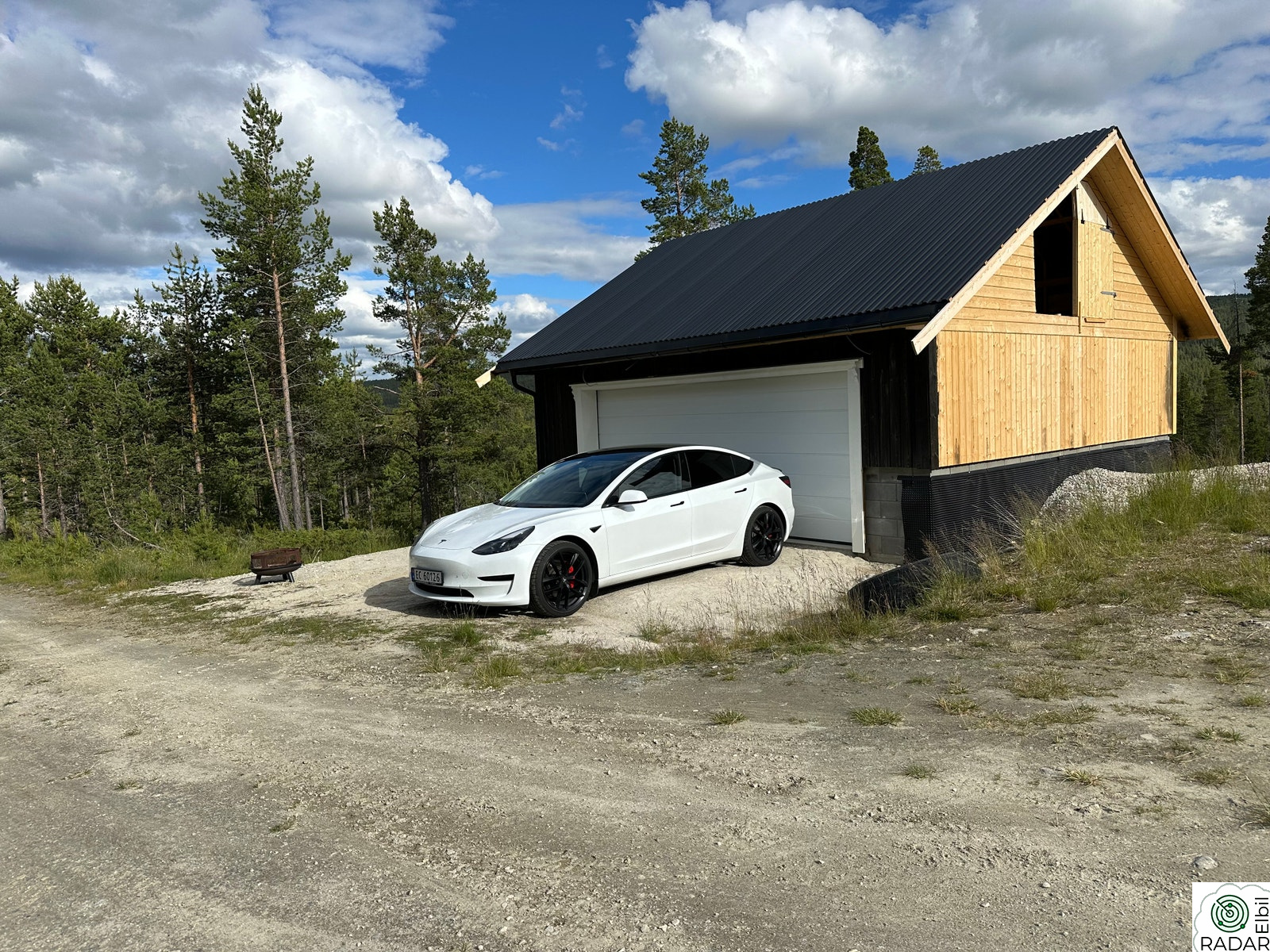 TESLA Model 3 Standard Range Plus RWD. Facelift, hengerfeste.