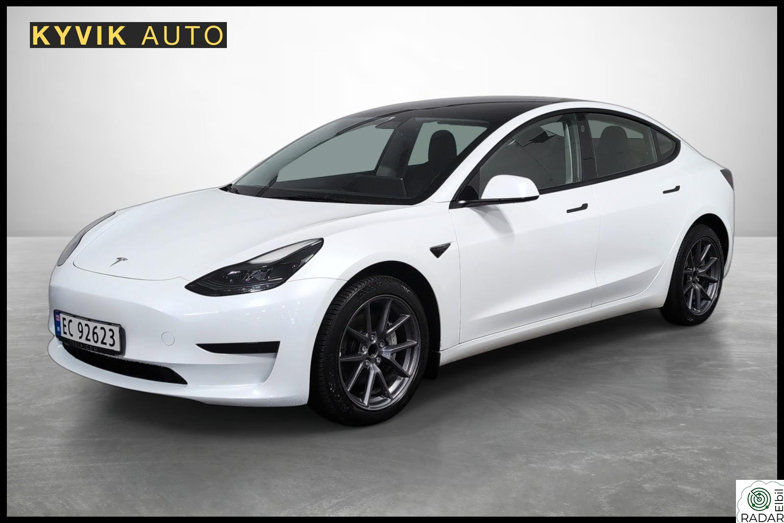 TESLA Model 3 / ACC / NAVI / R.KAMERA / PANO / DAB+ / KEYLESS / EU.27
